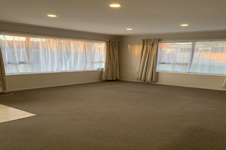 Photo of property in 1/17 Matuhi Rise, Henderson, Auckland, 0612