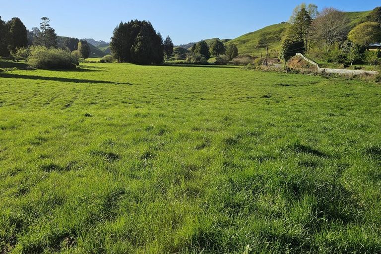 Photo of property in 2386 Tarata Road, Tarata, Inglewood, 4387
