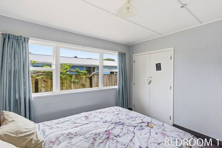 Photo of property in 17 Walton Road, Paraparaumu Beach, Paraparaumu, 5032