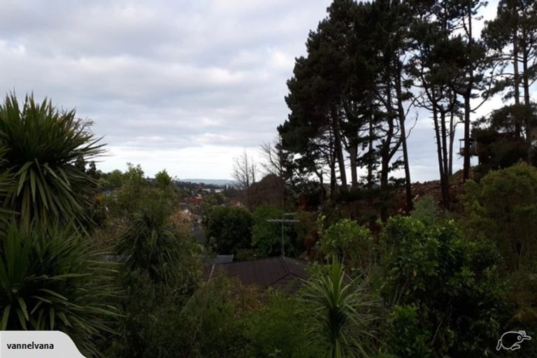 Photo of property in 2/16 Malters Place, Browns Bay, Auckland, 0630