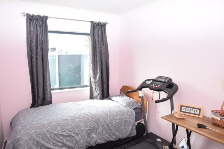 Photo of property in 26 Kirkbride Street, Wallacetown, 9816