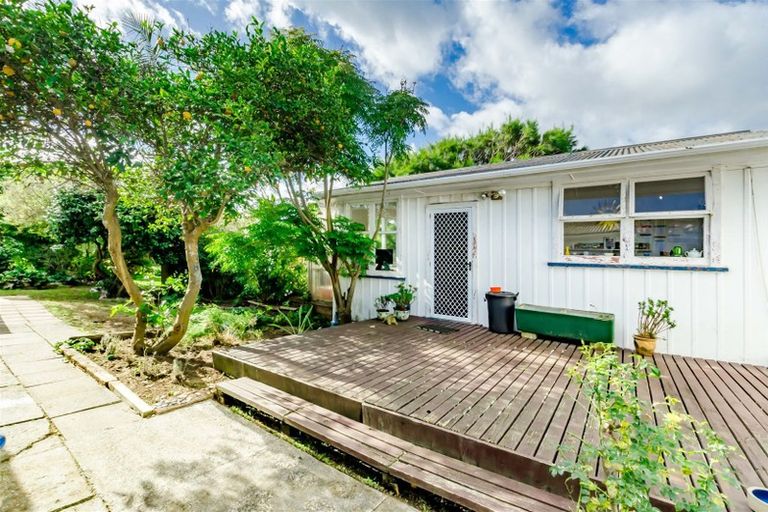 Photo of property in 15 Te Miti Street, Paekakariki, 5034