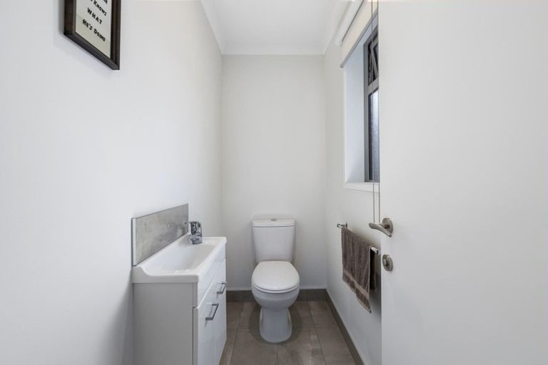 Photo of property in 4 Rogers Place, Kinloch, Taupo, 3377