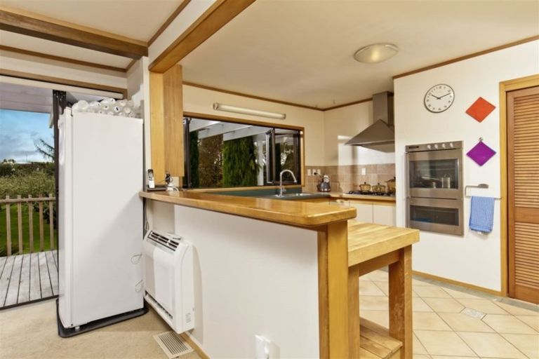 Photo of property in 132 Taupaki Road, Taupaki, Henderson, 0782