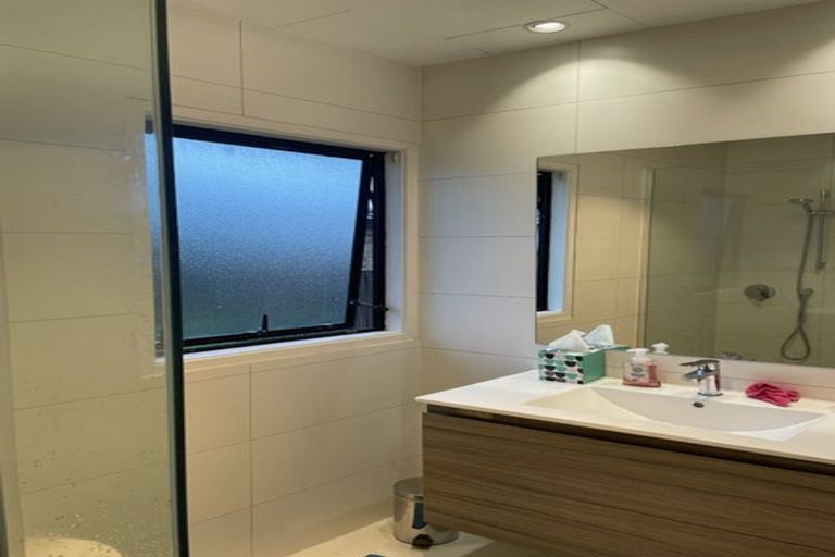 Photo of property in 2/1 Barbados Drive, Unsworth Heights, Auckland, 0632