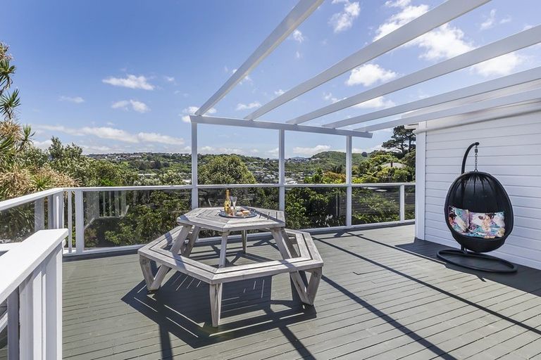 Photo of property in 13 Nevay Road, Miramar, Wellington, 6022