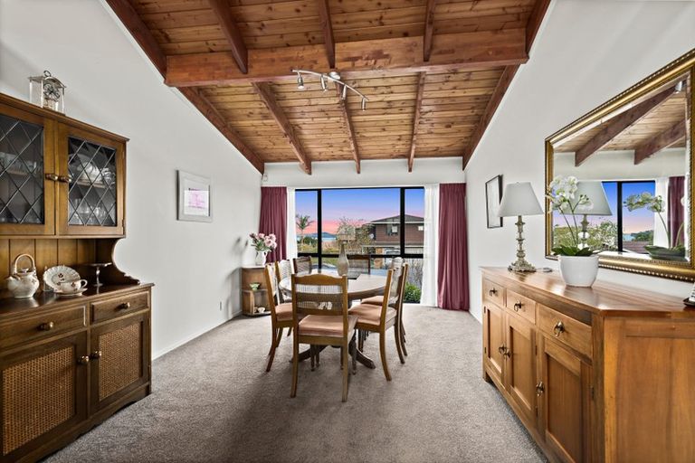 Photo of property in 16 Renoir Street, West Harbour, Auckland, 0618