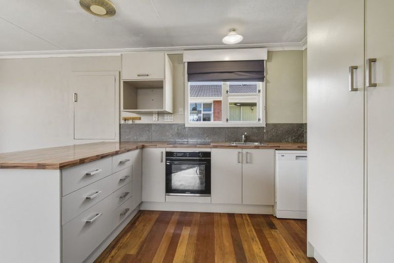 Photo of property in 11 Kinmont Crescent, Kinmont Park, Mosgiel, 9024