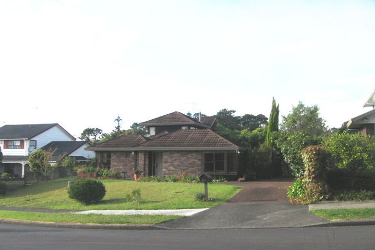 Photo of property in 27 Ravenstone Place, Chatswood, Auckland, 0626