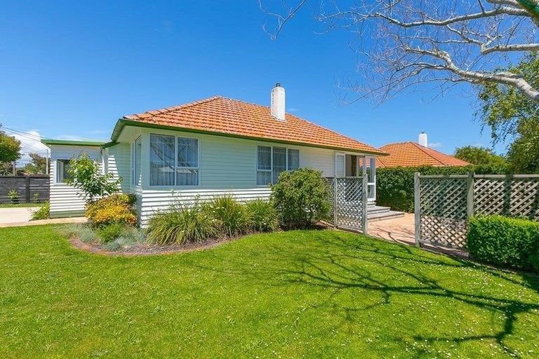 Photo of property in 10 Union Street, Merrilands, New Plymouth, 4312
