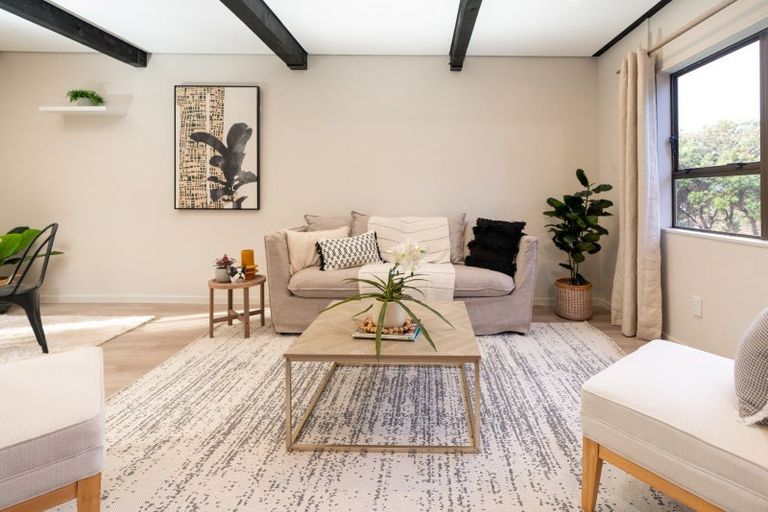 Photo of property in 138 Akaroa Drive, Maupuia, Wellington, 6022