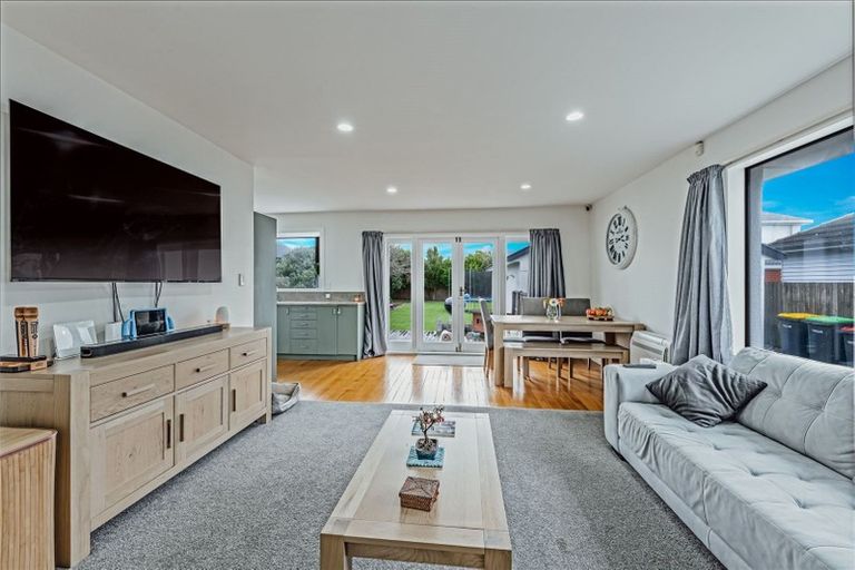 Photo of property in 19 Cutts Road, Russley, Christchurch, 8042