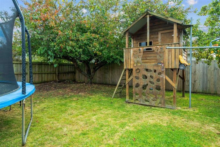 Photo of property in 51 Winters Road, Redwood, Christchurch, 8051