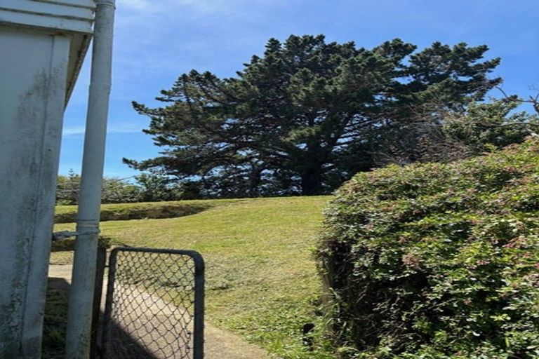 Photo of property in 7a-7b Devon Place, Cannons Creek, Porirua, 5024