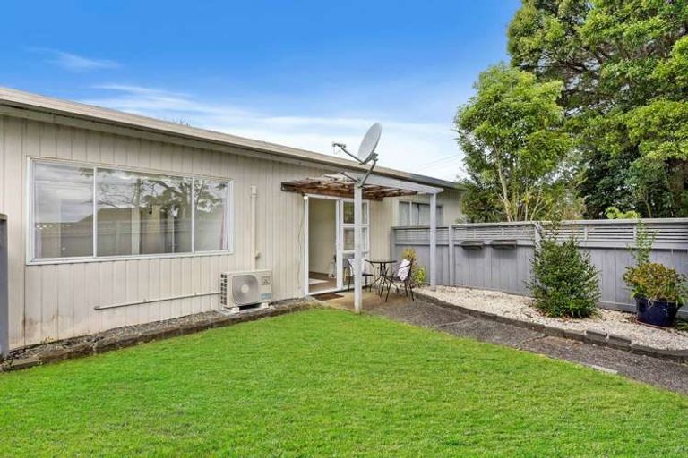 Photo of property in 2/200 Chivalry Road, Glenfield, Auckland, 0629