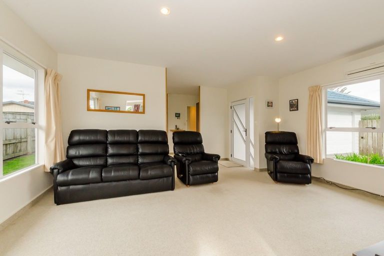 Photo of property in 130 Field Way, Waikanae Beach, Waikanae, 5036