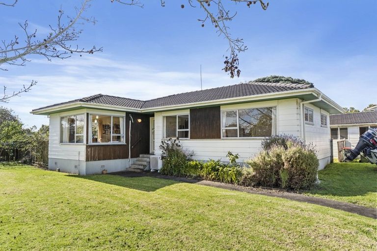 Photo of property in 2 Witla Court, Mangere Bridge, Auckland, 2022