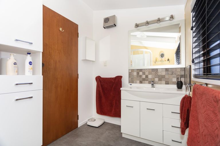 Photo of property in 15 Leven Street, South Hill, Oamaru, 9400