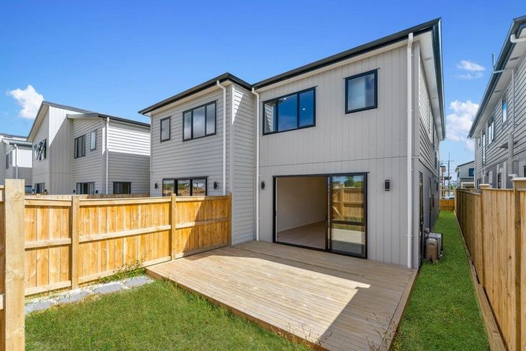 Photo of property in 12 Kapeta Lane, Karaka, 2113