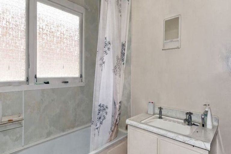 Photo of property in 1/22 Kelston Street, New Lynn, Auckland, 0600