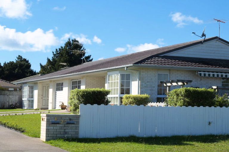 Photo of property in 2/37 West Fairway, Golflands, Auckland, 2013