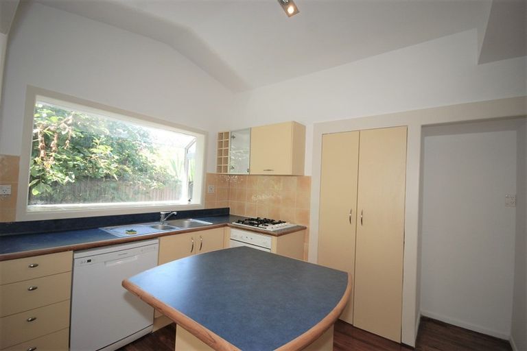 Photo of property in 1 Renata Crescent, Te Atatu Peninsula, Auckland, 0610