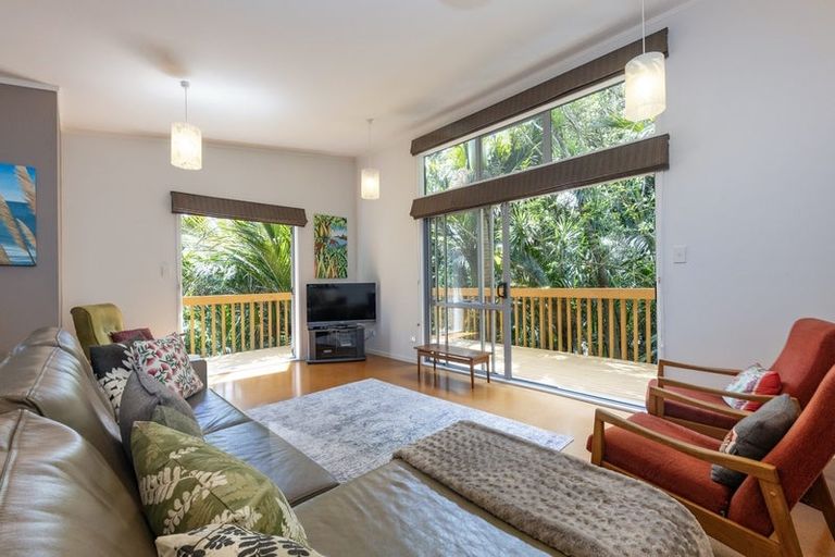 Photo of property in 89 Garden Road, Piha, 0772