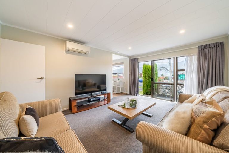 Photo of property in 2/48 Kowhai Avenue, Ebdentown, Upper Hutt, 5018