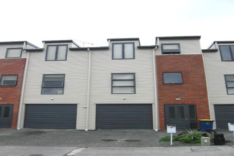 Photo of property in 3 Barnea Circle, Glen Eden, Auckland, 0602