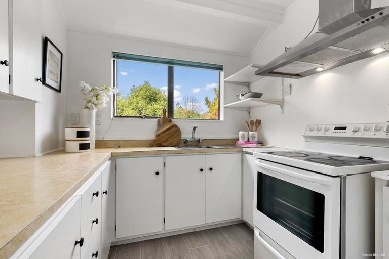 Photo of property in 3/39 Sunnynook Road, Forrest Hill, Auckland, 0620