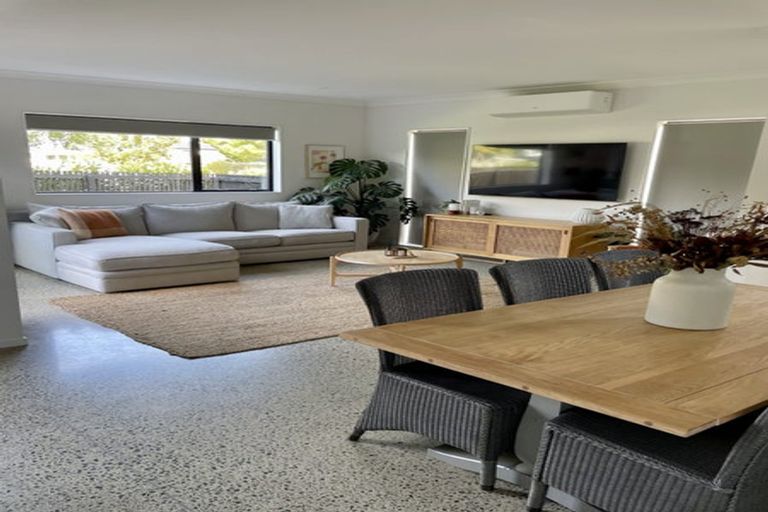 Photo of property in 118a Kervil Avenue, Te Atatu Peninsula, Auckland, 0610