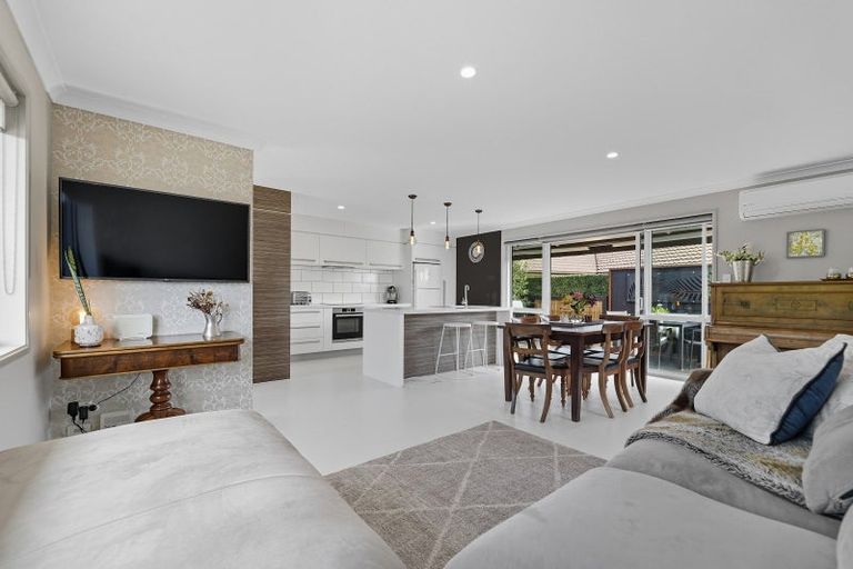 Photo of property in 11 Haden Place, Omokoroa, 3114