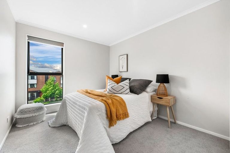 Photo of property in 3/2 Rangitamiro Place, Hobsonville, Auckland, 0616