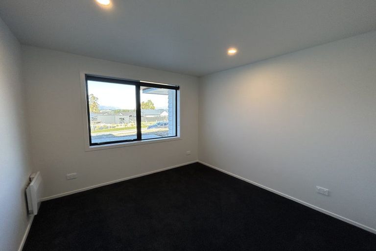 Photo of property in 37 Tomtit Crescent, Lake Hawea, 9382