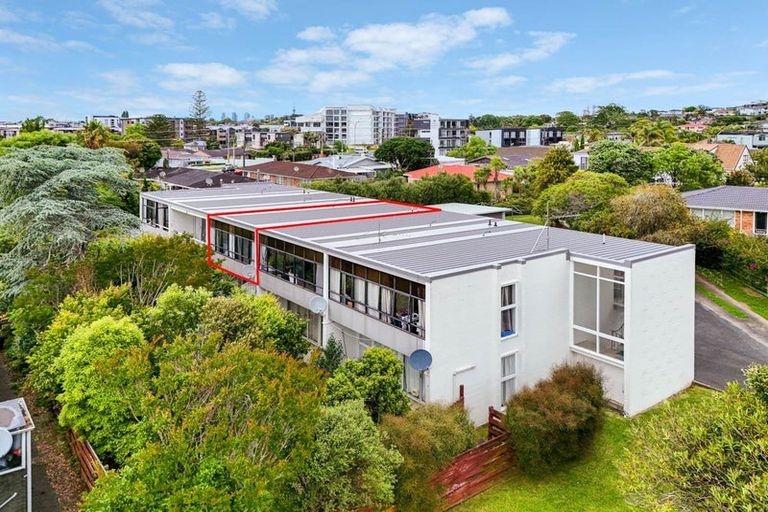 Photo of property in 3/28 Evelyn Place, Hillcrest, Auckland, 0627