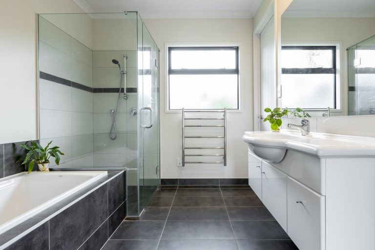 Photo of property in 10 Orotu Drive, Poraiti, Napier, 4112