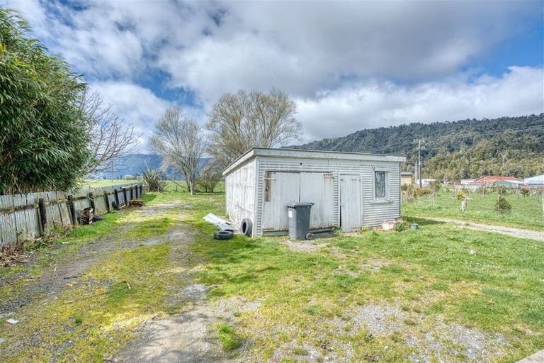 Photo of property in 16 Wanganui Flat Road, Harihari, 7884
