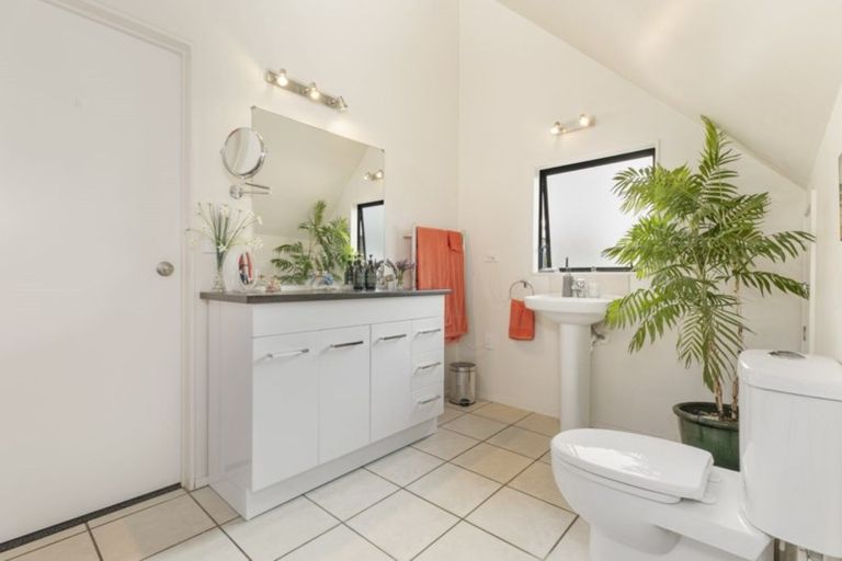 Photo of property in 1/121 Godley Road, Green Bay, Auckland, 0604