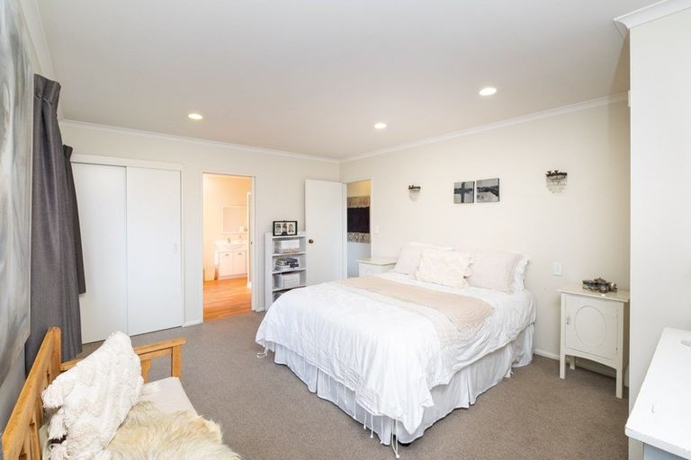 Photo of property in 2 Hanna Place, Havelock North, 4130