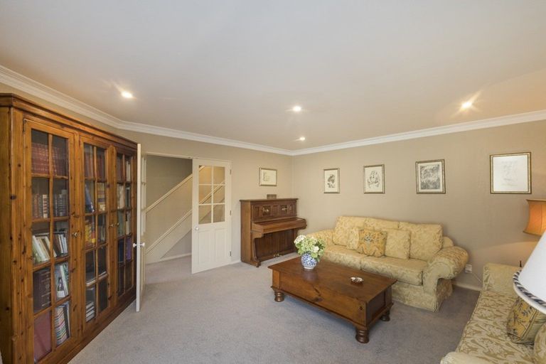 Photo of property in 30 Kilkenny Place, Fitzherbert, Palmerston North, 4410