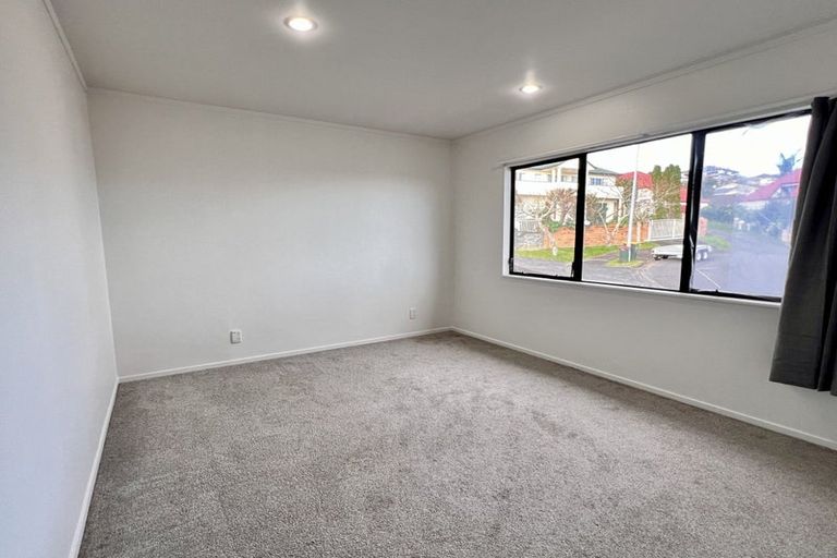Photo of property in 8a Eske Place, Highland Park, Auckland, 2010