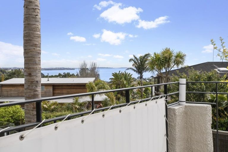 Photo of property in 2/164 Aberdeen Road, Campbells Bay, Auckland, 0620