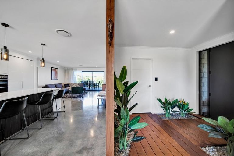 Photo of property in 15 Thomason Road, Egmont Village, New Plymouth, 4371