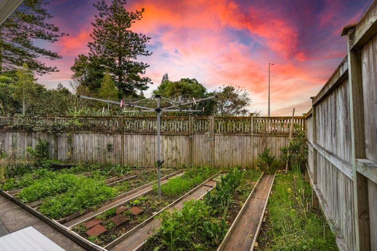 Photo of property in 45 Bordeaux Parade, Te Atatu South, Auckland, 0610