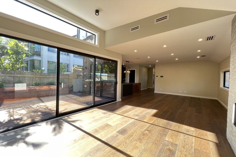 Photo of property in 20c Beach Road, Castor Bay, Auckland, 0620