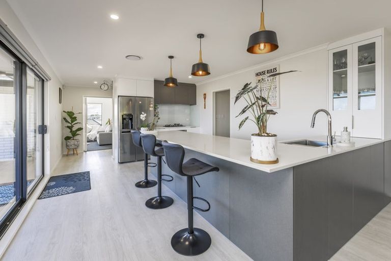 Photo of property in 55a Twin Parks Rise, Papakura, 2110