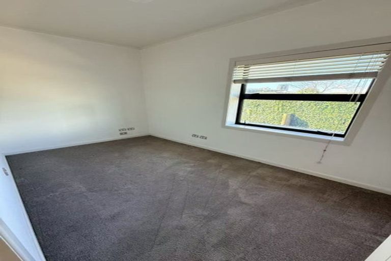 Photo of property in 11 Lake Pupuke Drive, Takapuna, Auckland, 0622