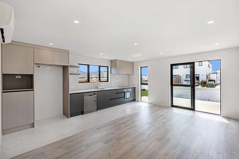 Photo of property in 4 Rorotu Avenue, Karaka, Papakura, 2113