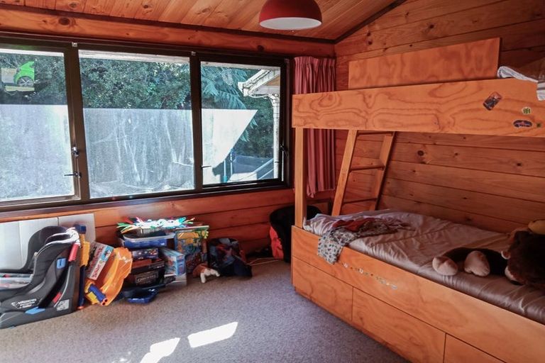 Photo of property in 25 Matuhi Street, Tirohanga, Lower Hutt, 5010