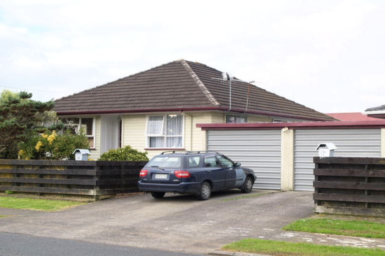 Photo of property in 17 Von Sturmer Street, Mangere East, Auckland, 2024